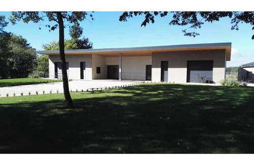 Ampilly-le-Sec House | Single-storey gîte, wooded, enclosed and secure grounds.