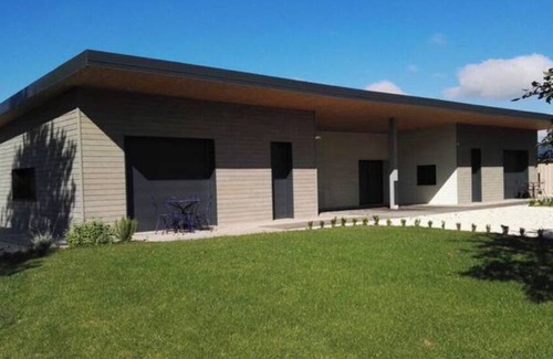 Ampilly-le-Sec House | Single-storey gîte, wooded, enclosed and secure grounds.