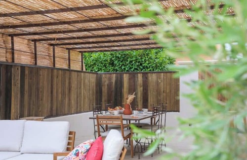 Ganshoren Apartment | Bright apartment with private terrace right next to the Basilix