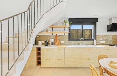 Ganshoren Apartment | Bright apartment with private terrace right next to the Basilix