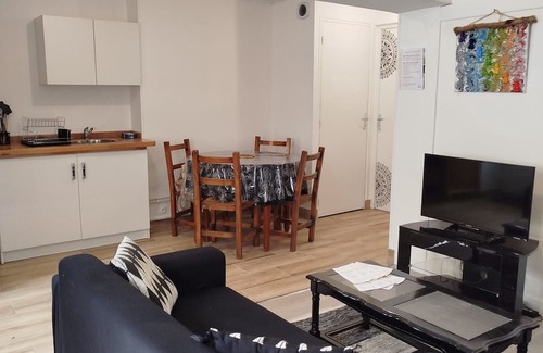 Irancy House | Renovated apartment in quiet wine-growing village. 15min from Auxerre.