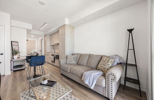 Vaughan Apartment | Stay in the heart of downtown Vaughan in this modern one-bedroom condo