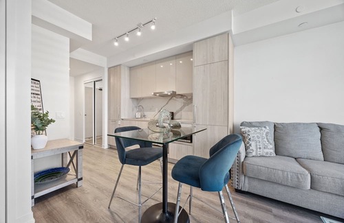 Vaughan Apartment | Stay in the heart of downtown Vaughan in this modern one-bedroom condo