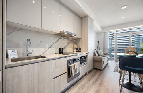 Vaughan Apartment | Stay in the heart of downtown Vaughan in this modern one-bedroom condo