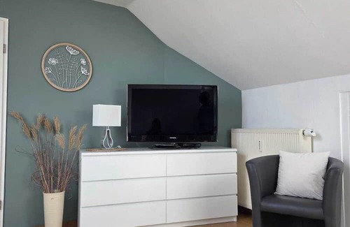 Korbach Apartment | Modern vacation apartment in the countryside - lakes, cycle path & events nearby