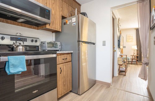 Norwich House | Charming 2-bedroom townhome in Norwich near Great Wolf L, Foxwoods & Mohegan Sun