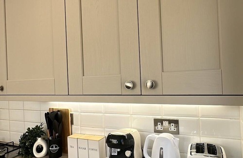 Seisdon House | 3-Bed Home | Parking | Garden | Near NEC & Station