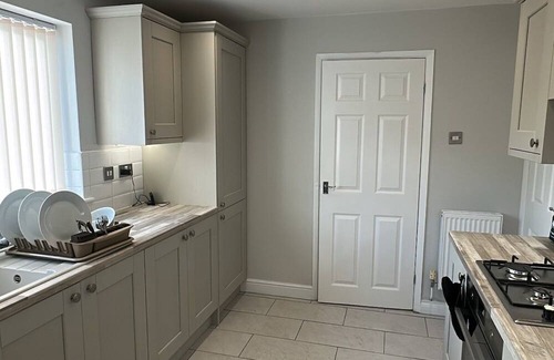 Seisdon House | 3-Bed Home | Parking | Garden | Near NEC & Station