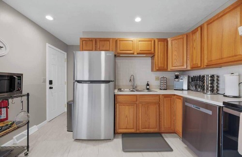 Johnstown House | Cozy 1-Story | King Bed | BBQ | Walk to Whit’s!