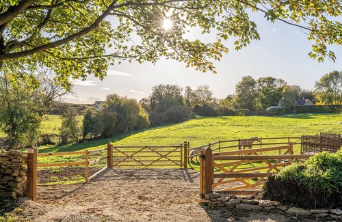 Malmesbury Cabin | The Cosy Goose - Shepherds Hut