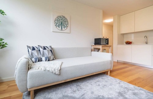 Cedofeita Apartment | Modern and Bright Flat in Paranhos by HostWise