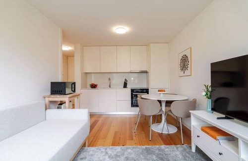 Cedofeita Apartment | Modern and Bright Flat in Paranhos by HostWise