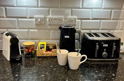 Fareham House | Portchester Stay – Spacious 3-Bed Chalet Bungalow with Garden & Parking