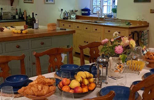 South Leigh House | Finstock Manor, a Grade II listed retreat in the Heart of The Cotswolds.