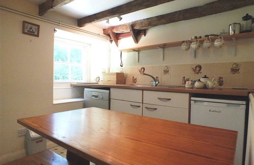 Dinas Cross Cottage | DINAS ISLAND COTTAGE, pet friendly, with open fire in Dinas Cross