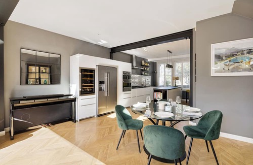 Boleyn House | Contemporary 3 bedroom house with garden