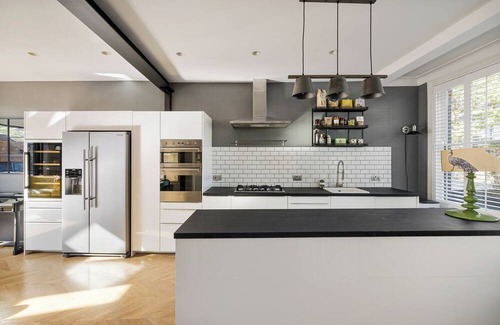 Boleyn House | Contemporary 3 bedroom house with garden