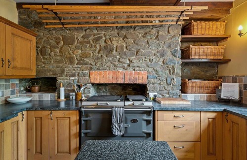 Llandyssiliogogo Cottage | Pendre Farmhouse, Llwyndafydd