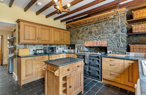 Llandyssiliogogo Cottage | Pendre Farmhouse, Llwyndafydd
