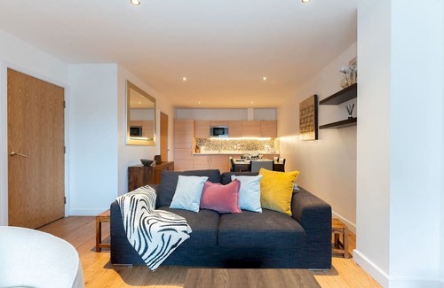 Whittington Apartment | Pass the Keys | Spacious 2Bed & 2Bath Near RAF Museum – Colindale