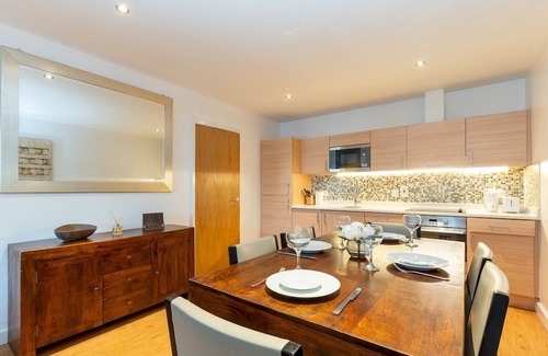 Whittington Apartment | Pass the Keys | Spacious 2Bed & 2Bath Near RAF Museum – Colindale