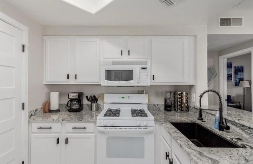 Villa De Paz Condo | Designer 2BD/2BA in Gated Resort w/Pool & Gym