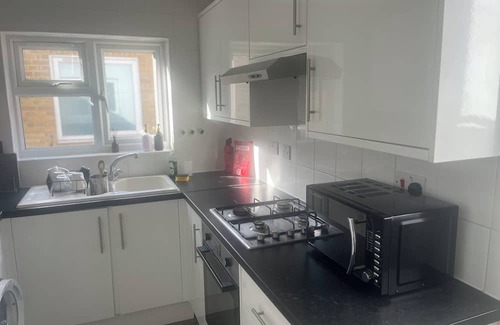 Forest Gate House | This City Reach Retreat is a Spacious and comfortable stay for the family & more