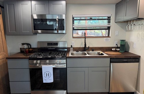 Shingle Springs Cottage | Highcrest Farms Bed & Breakfast Carriage House Cottage Stays Cameron Park, Ca