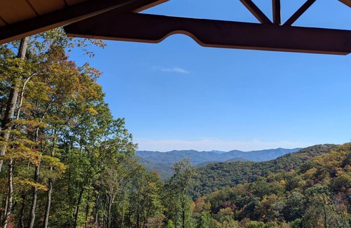 Laurel Ridge Cabin | Falcon's Perch Cabin with Long-Range Views