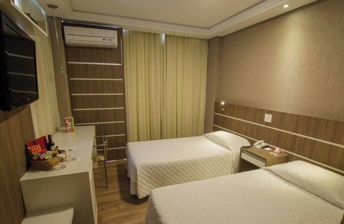 Civic Center Hotel | Work-Friendly Twin Room in Central Curitiba with Easy Access to Attractions