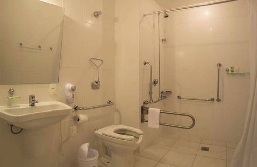 Civic Center Hotel | Stay Without Barriers: Perfect Master Suite Retreat in Civic Center Curitiba