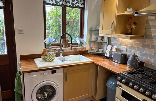 Bromham Cottage | Cosy country cottage for relaxing or for peaceful work setting .