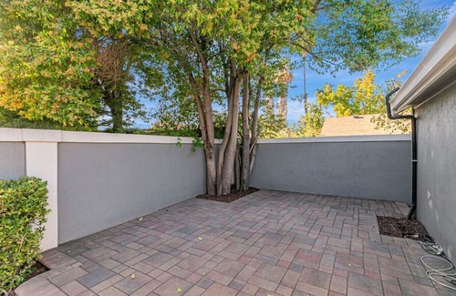 Ryland House | Large 6 Bedroom DT SJ Getaway with Huge Backyard and 2 car garage. Fast Wifi