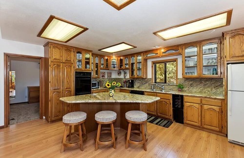 Fawnskin Cabin | Lakeview cabin with BBQ, pool table, jetted tub, just a short walk to marina!