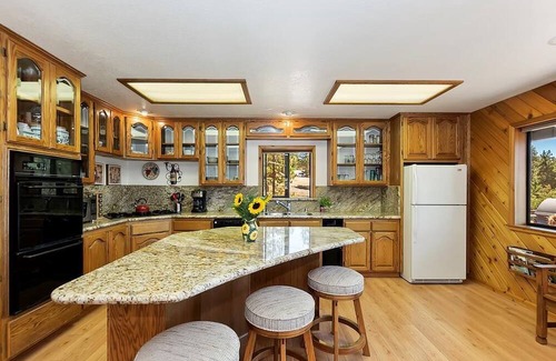 Fawnskin Cabin | Lakeview cabin with BBQ, pool table, jetted tub, just a short walk to marina!