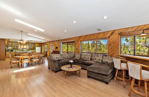 Fawnskin Cabin | Lakeview cabin with BBQ, pool table, jetted tub, just a short walk to marina!