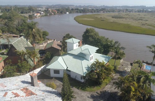 Torres House | House on the banks of the Mampituba River, enjoy the pool and the beautiful scenery.