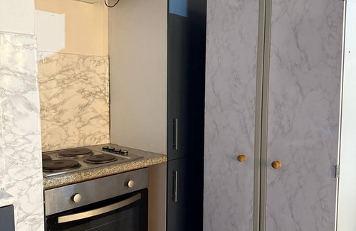 Bradford Apartment | Relaxing stay in prime location 5-10 mins from views,malls,foods (everywhere)