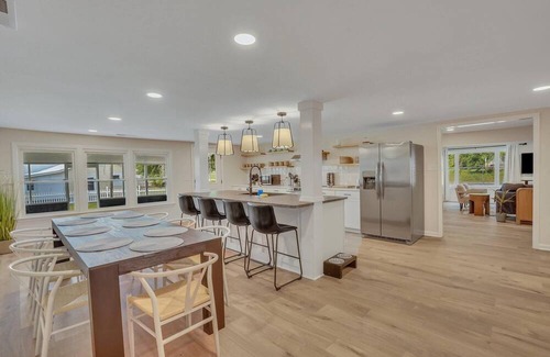 Manning House | Marvelous Manning - 4Bdr + Game Room +Waterfront!