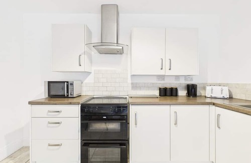 Wychbold House | *New* | No5 Saxon Way | Gym | Pool & Spa