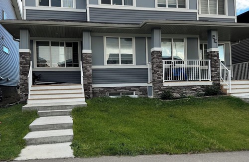 Southeast Calgary House | Adorable 2 bedroom basement with private parking