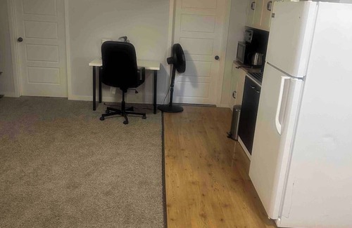 Southeast Calgary House | Adorable 2 bedroom basement with private parking