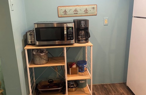 Gladwin Cabin | Cozy 2-bedroom cabin in Gladwin near elk lake & near sugar springs, lake lancer.