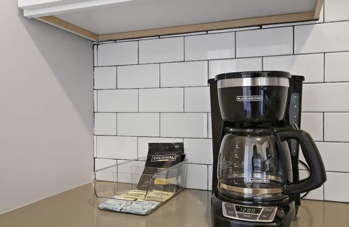 Hyde Park Apartment | Sleek & Spacious 3BR Apartment