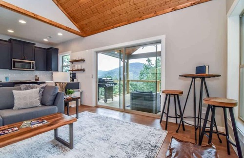 Fairview House | Asheville Mountain Retreat with Incredible Views!