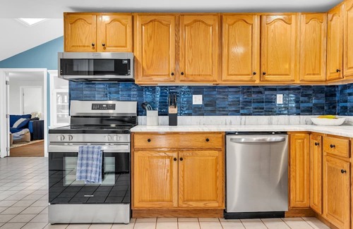 Standish House | New Listing! The Beach House on Watchic — Great for groups & family friendly!