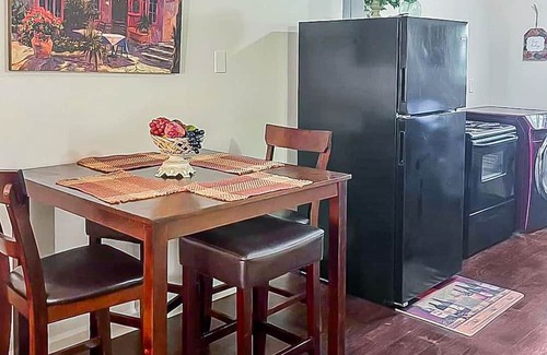 Birmingham Apartment | Cozy 2 Bedroom in Ensley Close to DTown and Quiet!