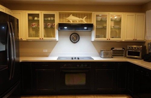 Hawaii Kai Other | Family-Sized Tranquil Farmhouse Retreat. Event Space. Nearby Shopping Complex