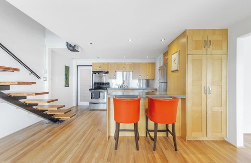 Southeast False Creek Apartment | D25 - Large 1 bedroom 2 bathroom in Mount Pleasant