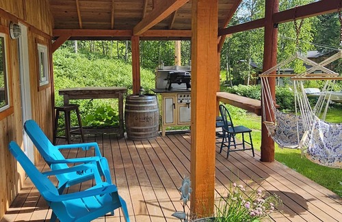 Kaslo Cabin | Purcell Cabin at Paradise Hills
